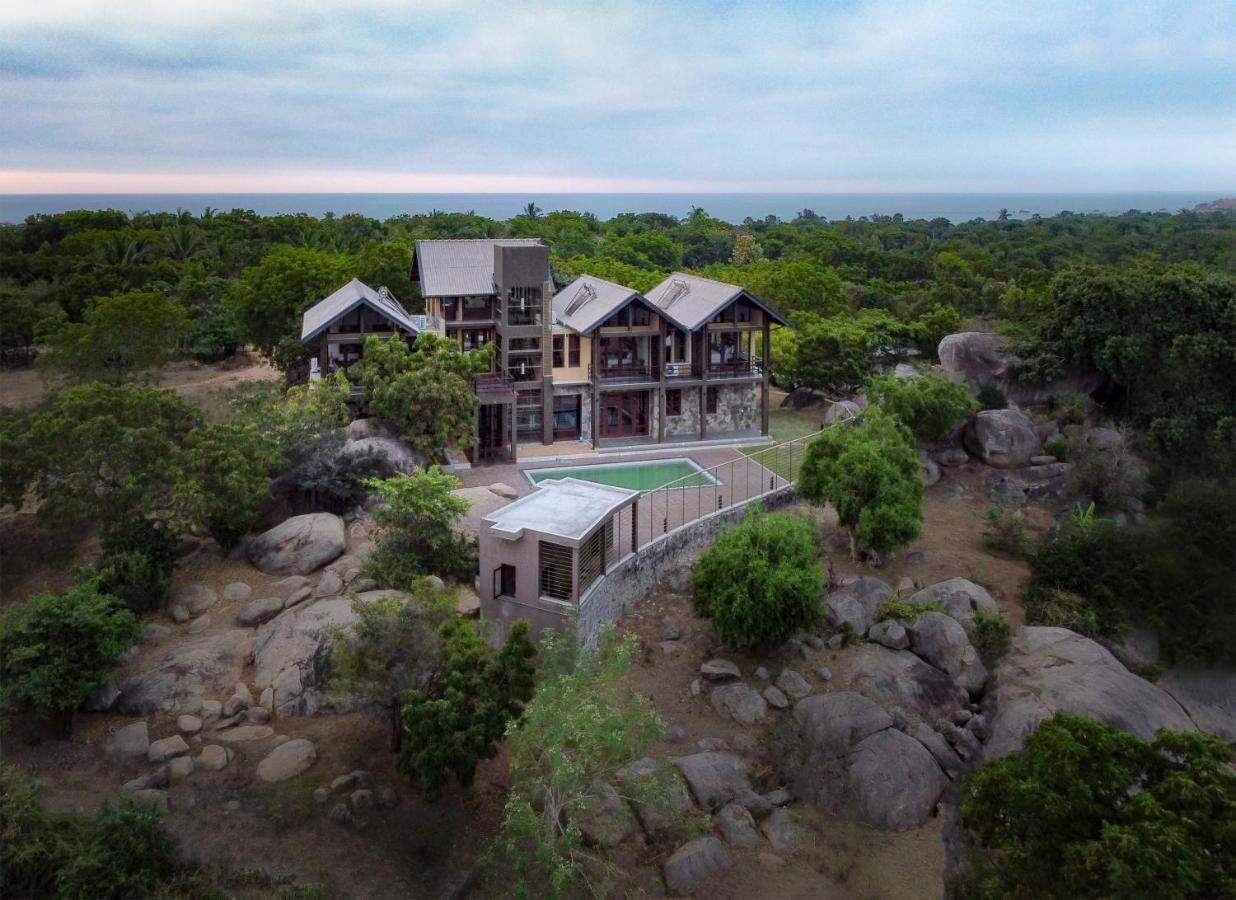 Hotel Rock Wild Yala Esterno foto