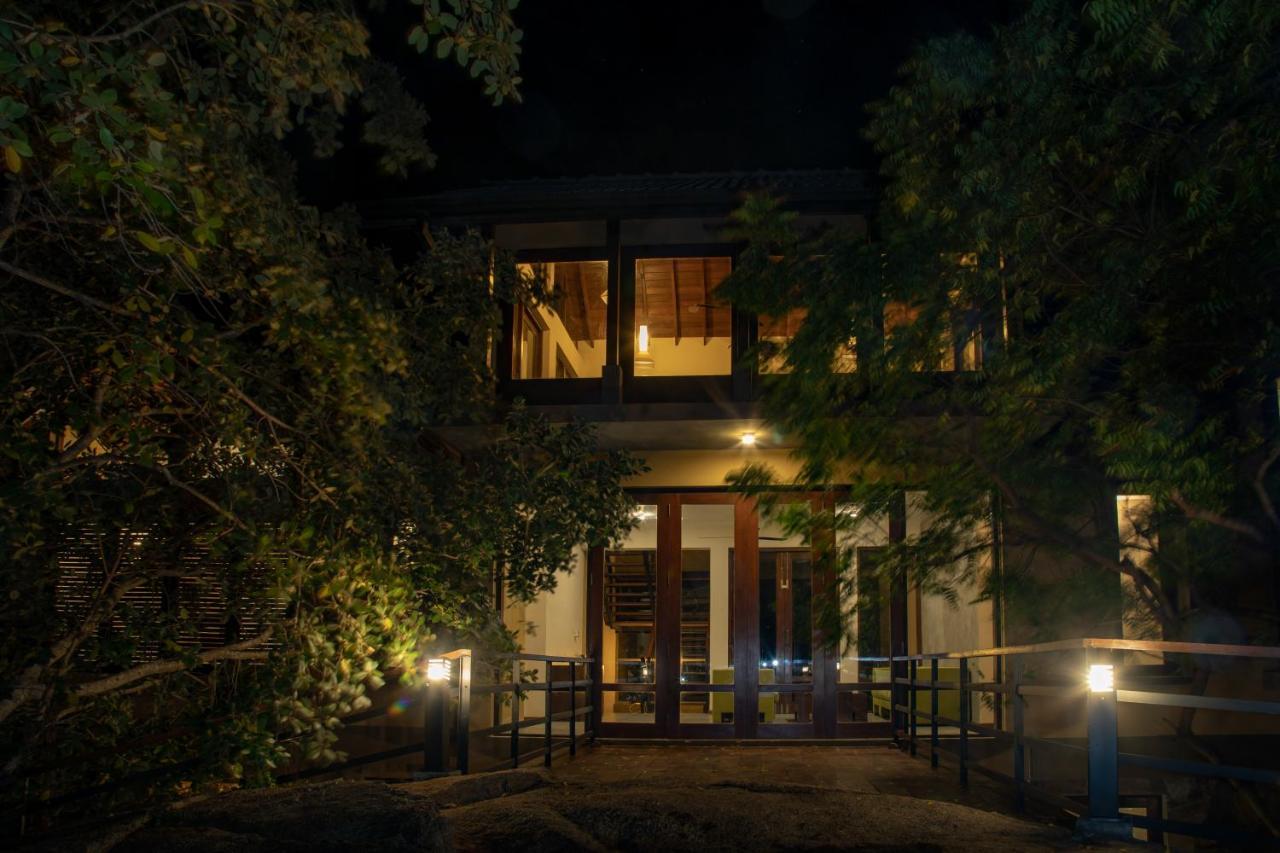 Hotel Rock Wild Yala Esterno foto